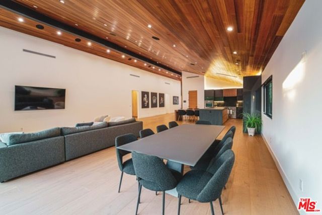 12354 Tiara Street, Valley Village CA: https://media.crmls.org/mediaz/fa4177ec-4d8a-4e32-b364-d43539d43755.jpg
