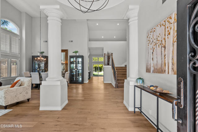 48 Golden Glen Drive, Simi Valley CA: https://media.crmls.org/mediaz/fa41acee-7fad-474f-a4a1-202140f84fd6.jpg