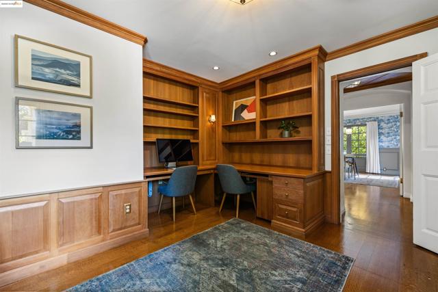 5701 La Salle Ave, Oakland CA: https://media.crmls.org/mediaz/fa41c51e-36ba-449a-be92-48c482e46f05.jpg