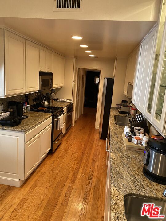 8455 Fountain Avenue, West Hollywood CA: https://media.crmls.org/mediaz/fa41d7cc-734a-4ba6-acc3-800a51d4ab97.jpg