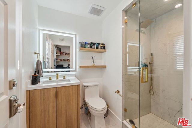 23180 Park Blanco, Calabasas CA: https://media.crmls.org/mediaz/fa420d8d-3ce8-48c8-953b-5572d4b64cde.jpg