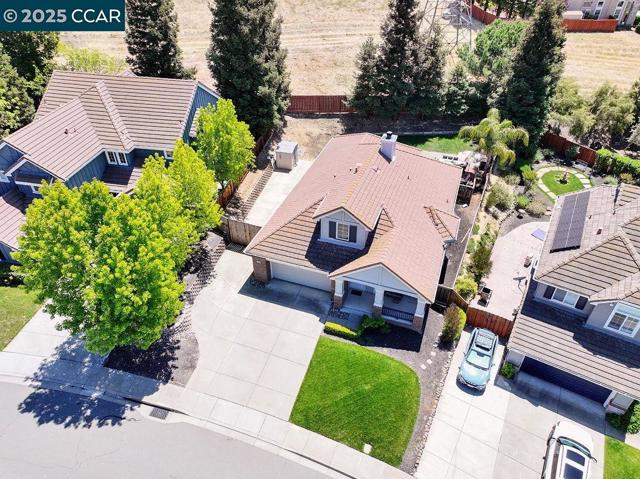 7016 Molluk Way, Clayton CA: https://media.crmls.org/mediaz/fa42b376-ea72-4615-a4ec-90b942f1628b.jpg