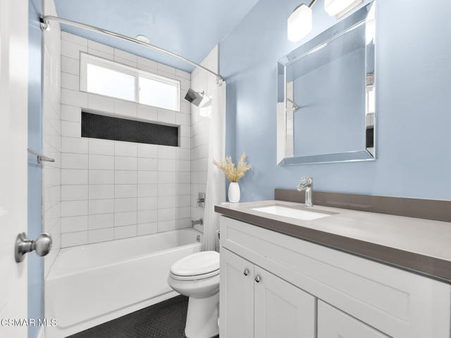 898 Oakmound Avenue, Newbury Park CA: https://media.crmls.org/mediaz/fa430d0d-1a16-40e0-a187-3969dafd6c83.jpg