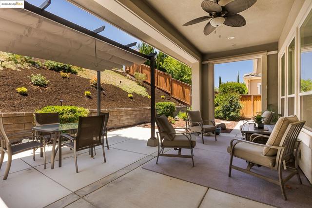 1627 Healing Rock Ct, Brentwood CA: https://media.crmls.org/mediaz/fa433763-550b-48f8-bccc-6c897749fdc6.jpg