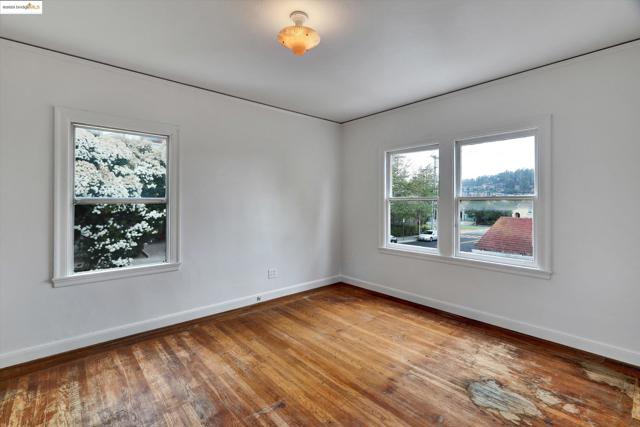 536 Pomona Ave, Albany CA: https://media.crmls.org/mediaz/fa4366fb-597c-448b-a598-ee4630ee22ff.jpg