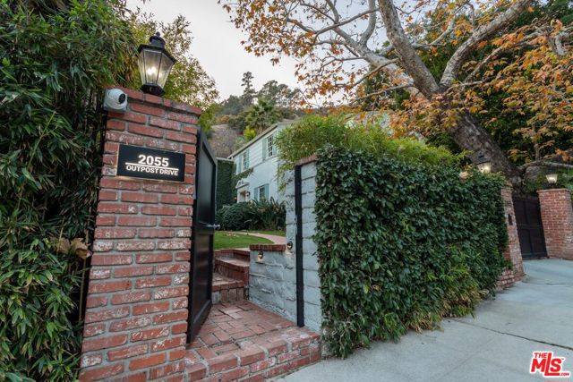 2055 Outpost Drive, Los Angeles CA: https://media.crmls.org/mediaz/fa442a76-021e-4174-b5fb-84e8455dc9e3.jpg