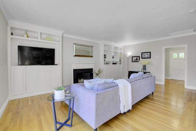 192 Oak Court, Menlo Park CA: https://media.crmls.org/mediaz/fa445fae-e265-4be4-8c8d-fb7d62bfeaa6.jpg