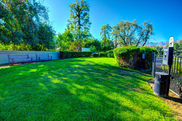 12 Sussex Court, Rancho Mirage CA: https://media.crmls.org/mediaz/fa447f06-b208-49c2-91da-cf869116f16e.jpg