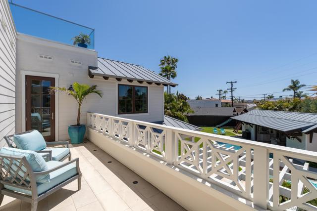 1040 Pine St, Coronado CA: https://media.crmls.org/mediaz/fa448654-16f6-4c13-8b06-61a14272a826.jpg