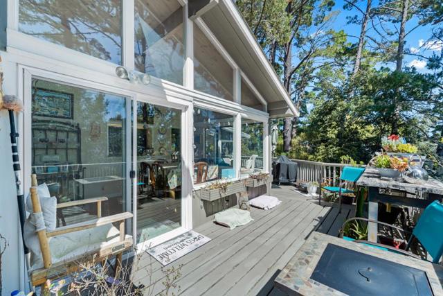 6 Stratford Place, Monterey CA: https://media.crmls.org/mediaz/fa45451a-50ca-4c75-8fe4-4d1e1c9a869d.jpg