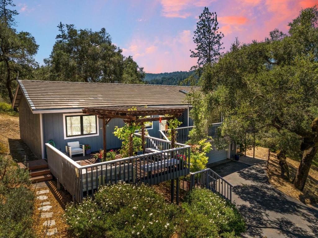 2203 Quail Hollow Road