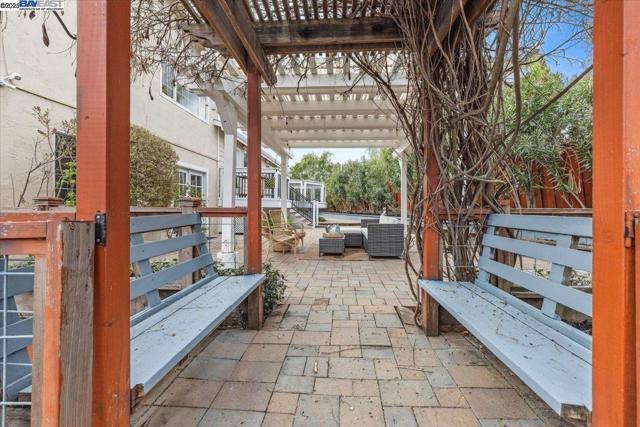 297 Ludlow Pl, San Ramon CA: https://media.crmls.org/mediaz/fa464b00-d876-4fbb-9b0c-1ec0be387026.jpg