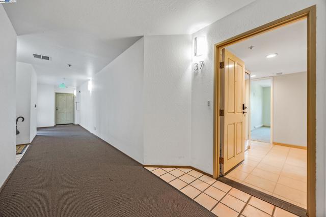 1308 Walden Rd, Walnut Creek CA: https://media.crmls.org/mediaz/fa4667f3-94b1-44ee-98c7-96d94cccc985.jpg