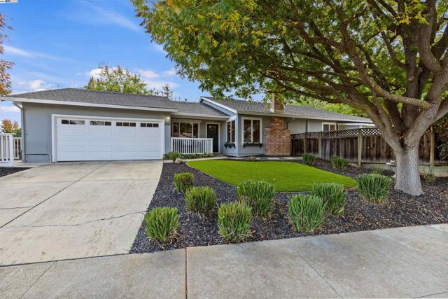 5285 Felicia Ave, Livermore CA: https://media.crmls.org/mediaz/fa4675f0-599e-4bdb-9fcb-9193719d1799.jpg