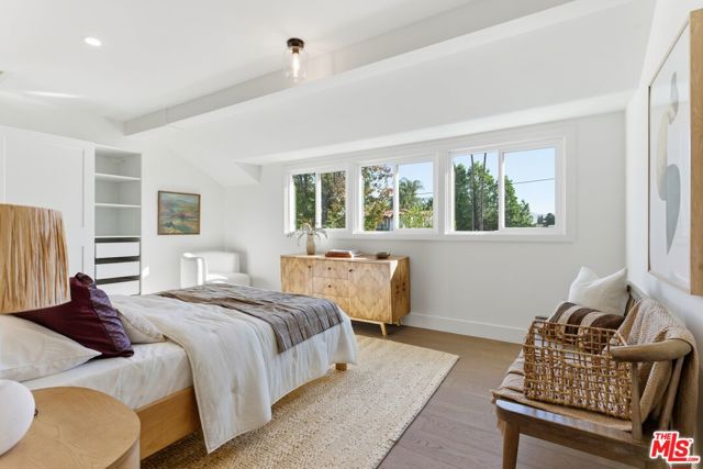 7401 Costello Avenue, Van Nuys CA: https://media.crmls.org/mediaz/fa4701b6-abfd-45ab-80ee-586ecb55db56.jpg