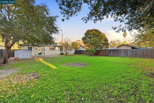 1035 Orange st, Concord CA: https://media.crmls.org/mediaz/fa475109-ba9b-4666-93b3-3d9451c7c2d9.jpg