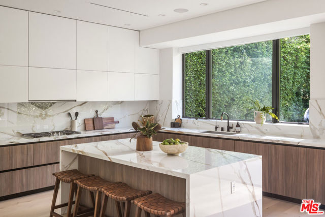 4128 Vantage Avenue, Studio City CA: https://media.crmls.org/mediaz/fa478217-d17f-42e6-a9c8-9dadb785529d.jpg