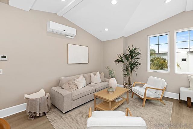 819 Kennebeck Ct, San Diego CA: https://media.crmls.org/mediaz/fa479240-8f7f-4d16-a027-562b1f2f2924.jpg