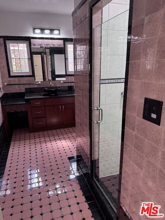 621 S Highland Avenue, Los Angeles CA: https://media.crmls.org/mediaz/fa47bf25-fac9-4394-8ce6-52a860b93b14.jpg