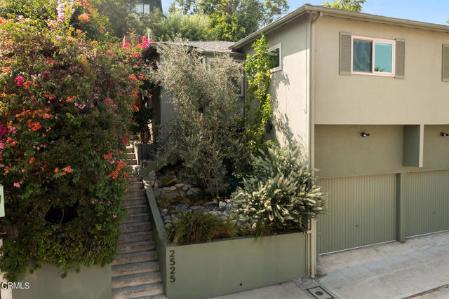 Detail Gallery Image 3 of 28 For 2525 Lake View Ave Ave, Los Angeles,  CA 90039 - 2 Beds | 1/1 Baths