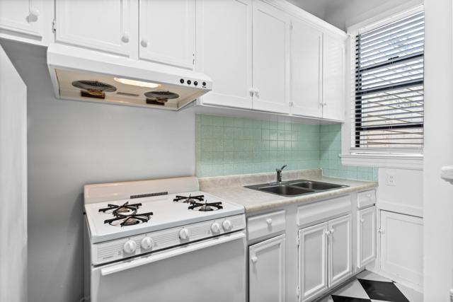 751753 8th Avenue, San Francisco CA: https://media.crmls.org/mediaz/fa4856c4-edc2-411c-9805-b32d4ff1009b.jpg