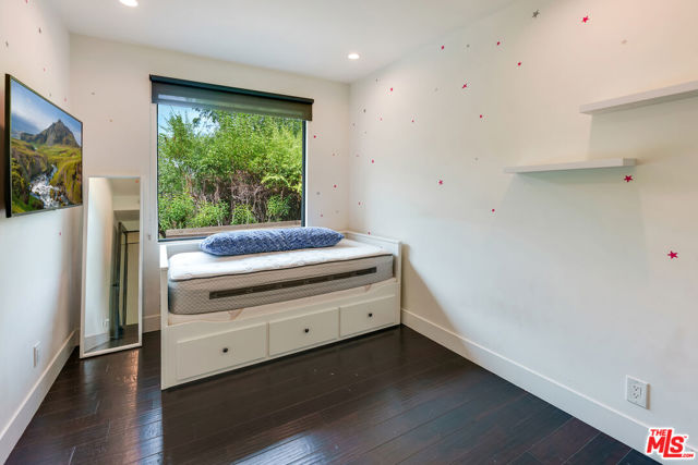 2929 Passmore Drive, Los Angeles CA: https://media.crmls.org/mediaz/fa48e3c8-f6f8-4fb9-a7b5-e762168b0d76.jpg