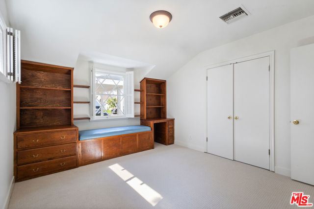 12848 Tiara Street, Valley Village CA: https://media.crmls.org/mediaz/fa498a71-9f27-4e4f-9e31-18b8f475a0ec.jpg