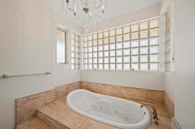 4048 Raffee Dr, San Diego CA: https://media.crmls.org/mediaz/fa49e34c-3c7d-45ba-b093-04092dcbd48d.jpg
