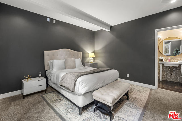 8828 Thrasher Avenue, Los Angeles CA: https://media.crmls.org/mediaz/fa4a0560-5b1a-4330-8ac1-cbc4e9fca0cb.jpg