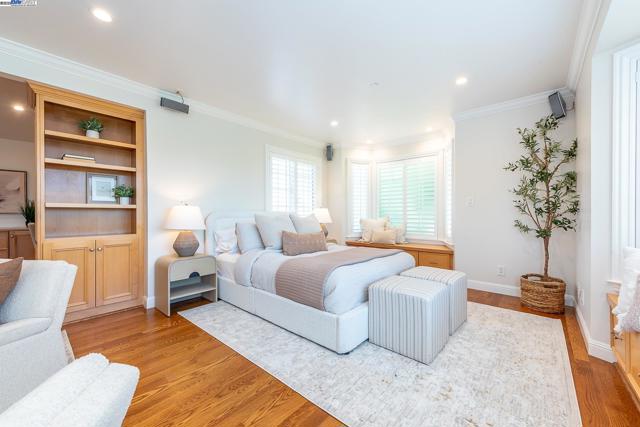 32760 Orick St, Union City CA: https://media.crmls.org/mediaz/fa4a7b8a-d781-49e4-a14a-1cc24c1320dd.jpg