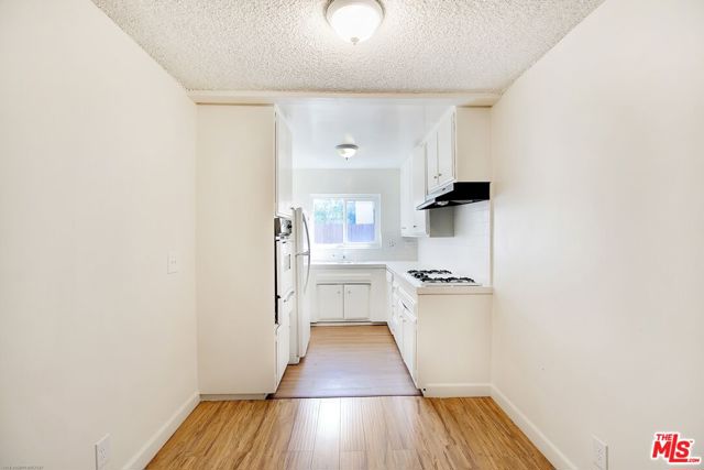 2332 S Beverly Glen Boulevard, Los Angeles CA: https://media.crmls.org/mediaz/fa4ab42a-ba94-45ad-af01-08a703e2404e.jpg
