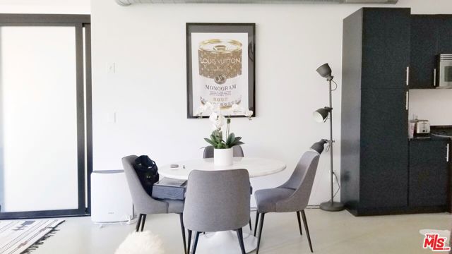 849 S Broadway, Los Angeles CA: https://media.crmls.org/mediaz/fa4b32b5-d213-4ce2-96c1-b4211866ad07.jpg