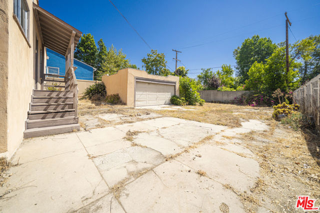 4804 La Canada Boulevard, La Canada Flintridge CA: https://media.crmls.org/mediaz/fa4b5218-cf54-4729-b986-41175ba4f730.jpg
