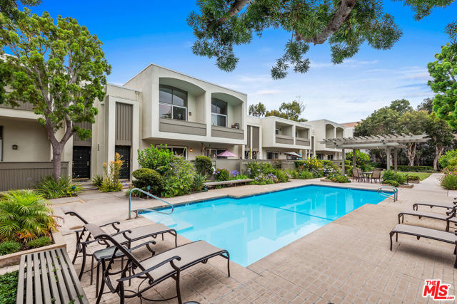 13234 Fiji Way, Marina del Rey CA: https://media.crmls.org/mediaz/fa4b705a-a042-46b2-bcd3-0bfaeb63e076.jpg