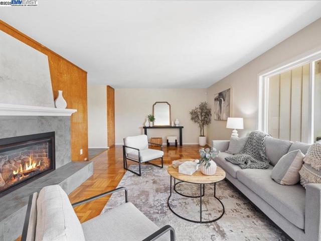 4311 Circle Ave, Castro Valley CA: https://media.crmls.org/mediaz/fa4b7997-c3dd-48cc-9d07-c8aee2b576c9.jpg