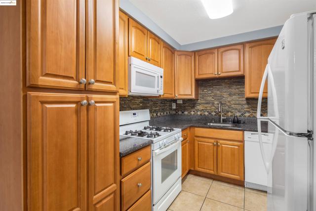 56 Amelia Way, Pittsburg CA: https://media.crmls.org/mediaz/fa4bfefa-7b0a-4406-aa64-86dab13428e3.jpg