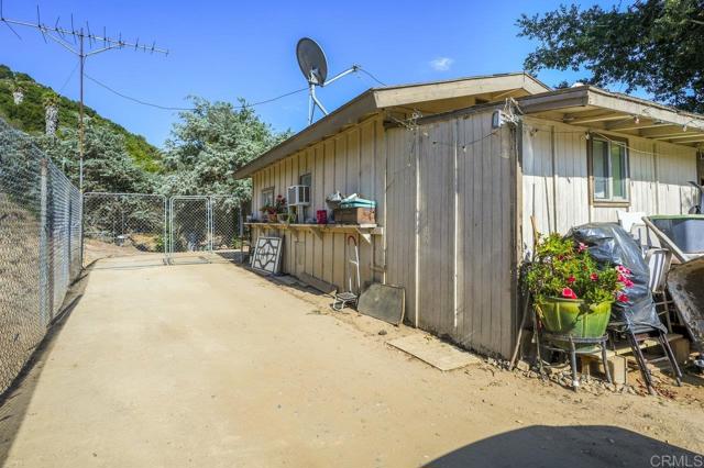 Image 37 of 43 For 39295 De Luz Road