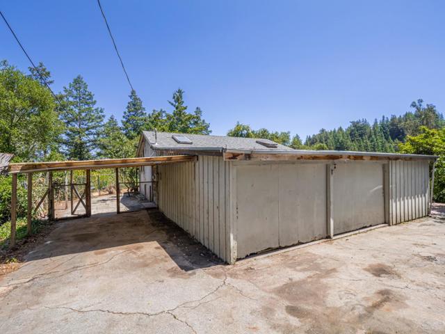 4151 Freedom Boulevard, Aptos CA: https://media.crmls.org/mediaz/fa4c26c0-feb9-4afc-9066-3b079a650a9c.jpg