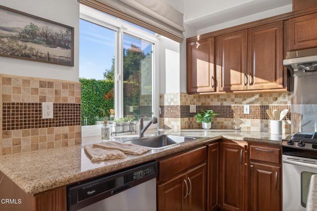 Detail Gallery Image 16 of 53 For 445 Cremona Way, Oak Park,  CA 91377 - 4 Beds | 3 Baths