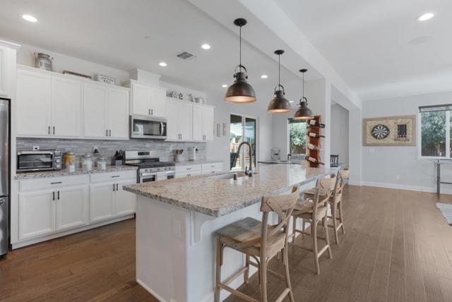 691 Toledo Drive, Hollister CA: https://media.crmls.org/mediaz/fa4ceef2-dac9-47a4-97cd-2fd75a32081b.jpg