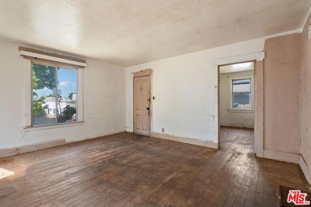 1925 19th Street, Santa Monica CA: https://media.crmls.org/mediaz/fa4dcef1-cd9d-41a8-a0b7-2f2a7dfa41b4.jpg