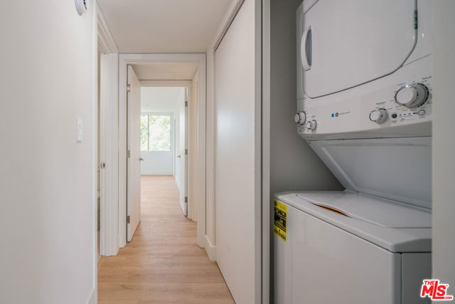 406 N Oakhurst Drive, Beverly Hills CA: https://media.crmls.org/mediaz/fa4ddaf4-ac7d-427a-a0bd-735ca737d10a.jpg