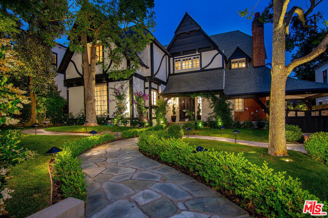 908 Malcolm Avenue, Los Angeles CA: https://media.crmls.org/mediaz/fa4e6c10-5ae4-4f14-873f-b432cac9df6b.jpg