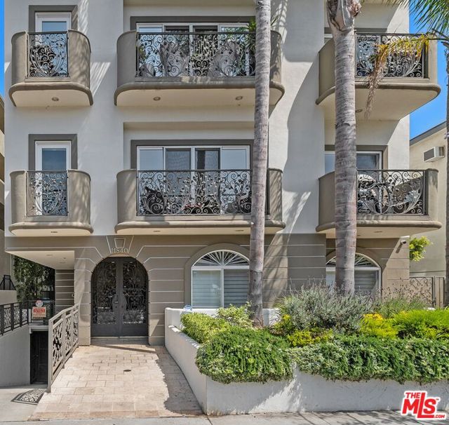 11840 Dorothy Street, Los Angeles CA: https://media.crmls.org/mediaz/fa4e801b-11e8-42e2-ae49-e0f7d9e9c228.jpg
