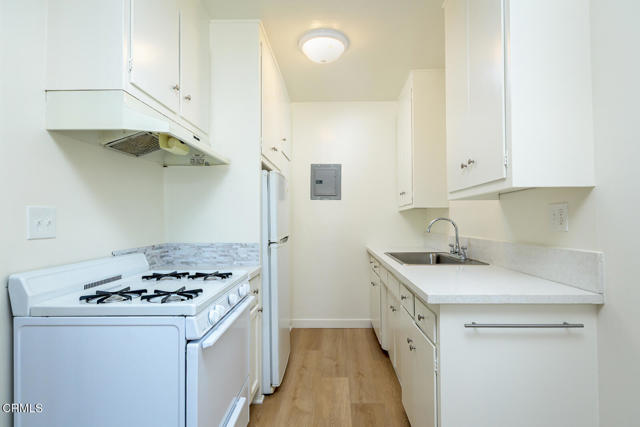 657 W Milford Street, Glendale CA: https://media.crmls.org/mediaz/fa4fb4f7-9d2d-4676-93e0-946012cae862.jpg