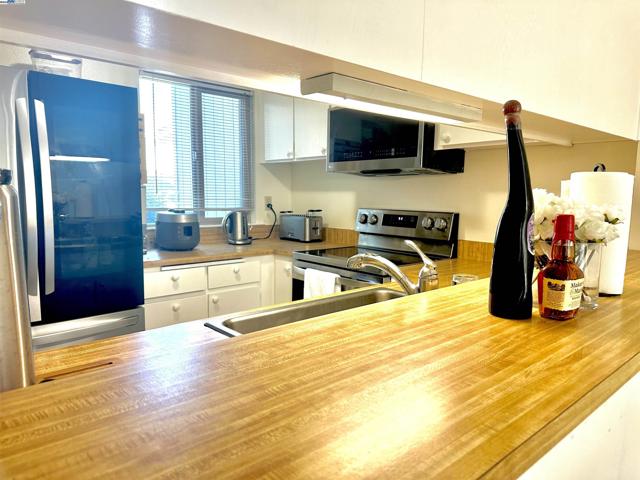 3521 Oleander, Alameda CA: https://media.crmls.org/mediaz/fa503a83-d194-40ea-82af-505d4da44c1f.jpg