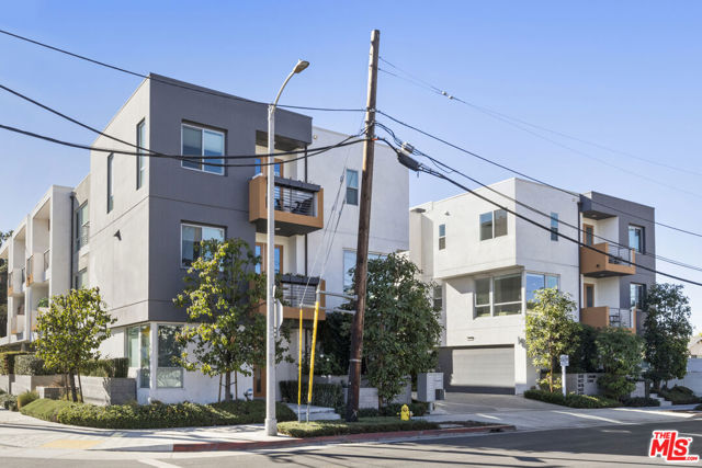 1417 N Lincoln Lane, Los Angeles CA: https://media.crmls.org/mediaz/fa50b344-0ea7-49b4-9b3b-68f441ef3d51.jpg