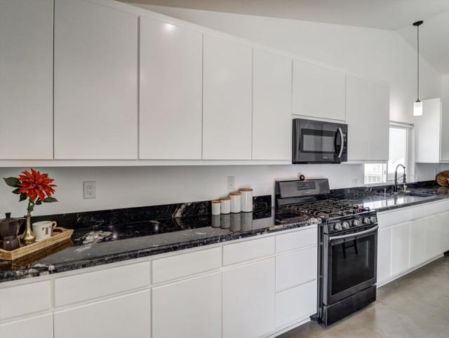 27420 Avenida Quintana, Cathedral City CA: https://media.crmls.org/mediaz/fa516776-b396-487f-aa5d-1b19d49807a1.jpg