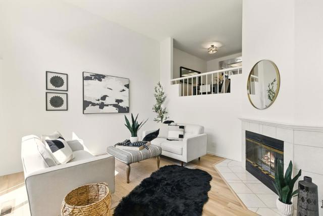 830 Portwalk Place, Redwood City CA: https://media.crmls.org/mediaz/fa51b867-2475-4b49-ae6c-fc57de3c9ef8.jpg