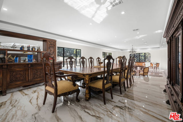 941 Yale Street, Santa Monica CA: https://media.crmls.org/mediaz/fa51d816-231b-4d50-a7d3-6f4f45df6c0d.jpg